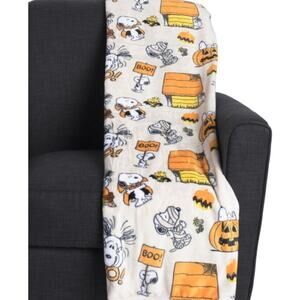 Snoopy PEANUTS 50 Years Great Pumpkin Plush Throw Halloween Blanket 50x70 inch